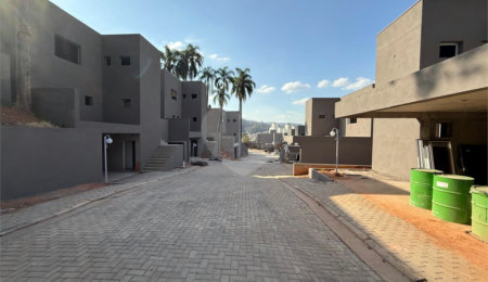 Casa à venda com 3 suítes no condomínio Residencial Floresta, São Paulo - SP