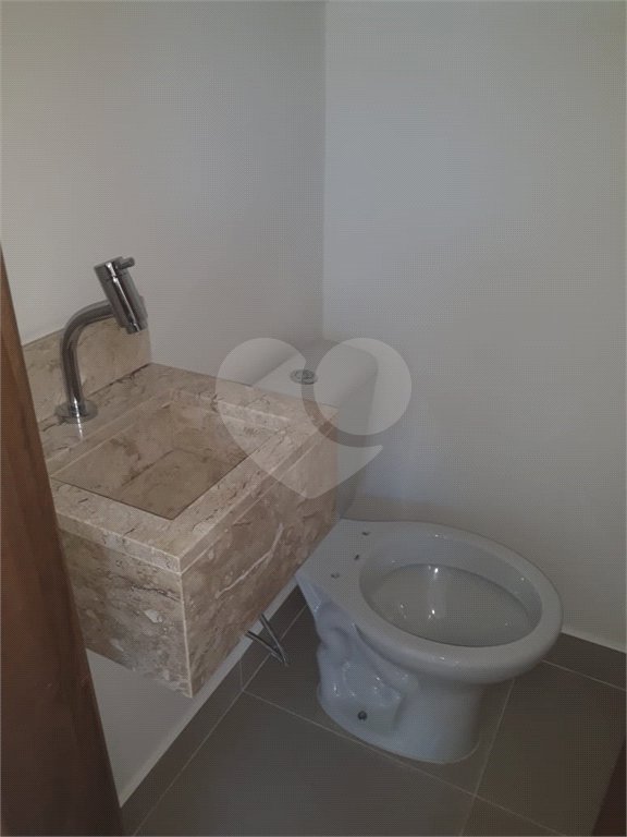Casa à venda ou para alugar com 3 quartos, sendo 1 suíte, no condomínio martinha, São Paulo - SP