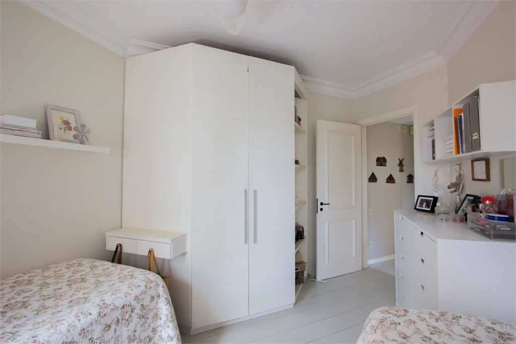Apartamento à venda com 3 quartos, sendo 1 suíte, em Vila Andrade, São Paulo, SP