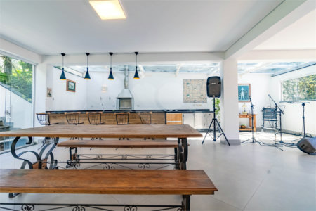 Casa à venda com 7 quartos, sendo 5 suítes,  em Morumbi, São Paulo, SP