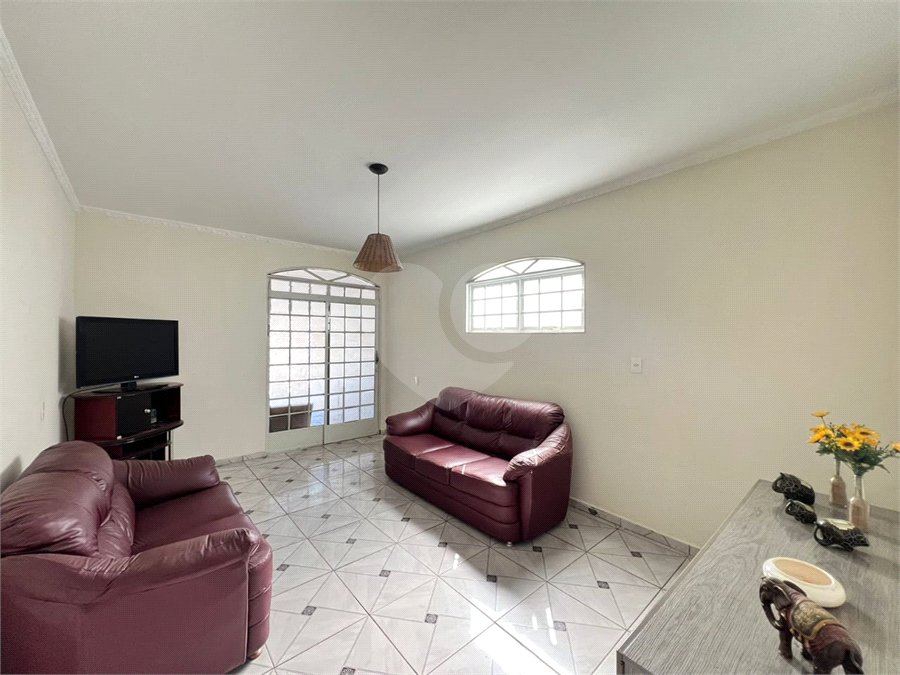Casa à Venda no Santa Felicia, São Carlos | 2 Dormitórios | Pronta para Morar com Total Conforto