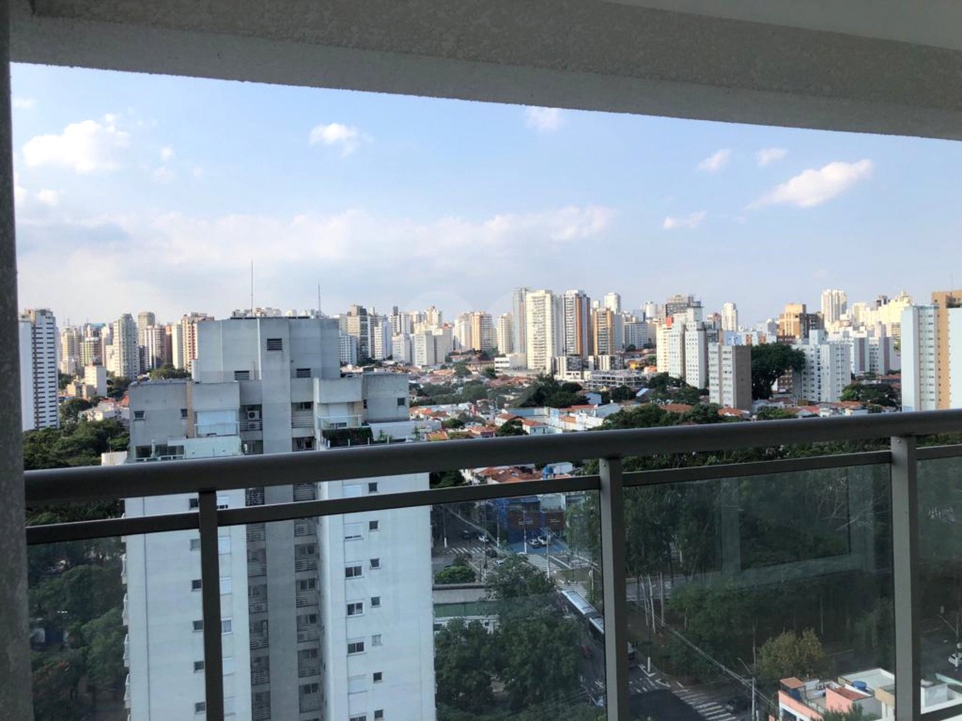 Va caminhando para o parque do Ibirapuera em 20 minutos, para o metrô em 5 minutos. acesso tudo a pé