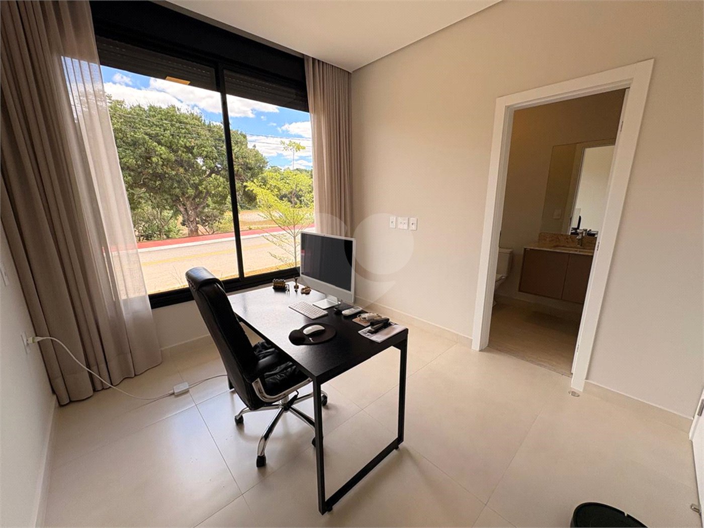 Casa à venda com 3 suítes no condomínio Condomíno Helena Maria, Sorocaba - SP