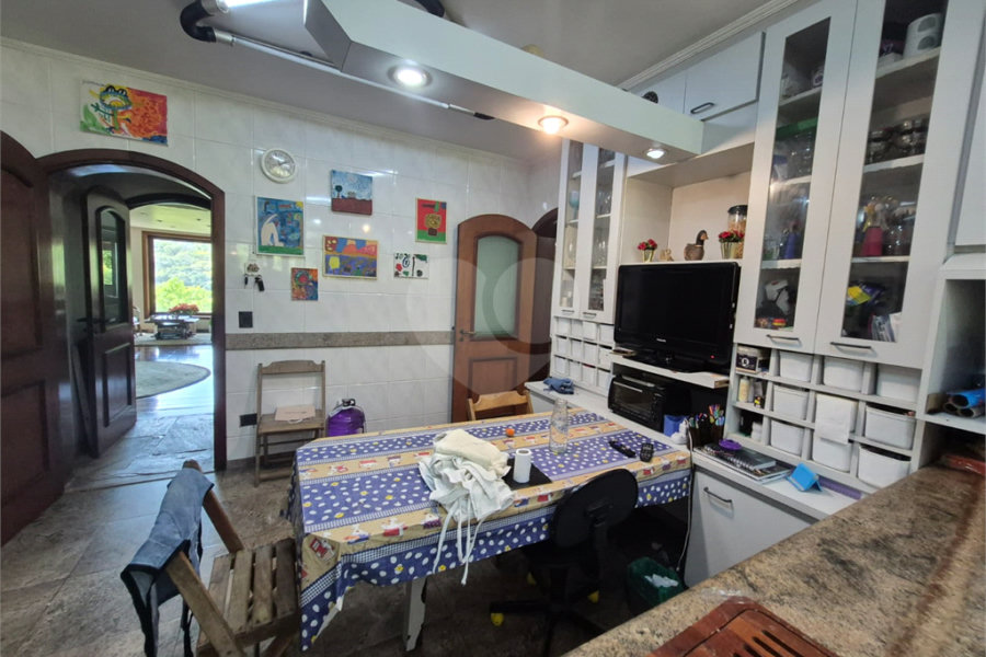 Casa à venda com 3 quartos, sendo 4 suítes, no condomínio Alpes da Cantareira, Mairiporã - SP
