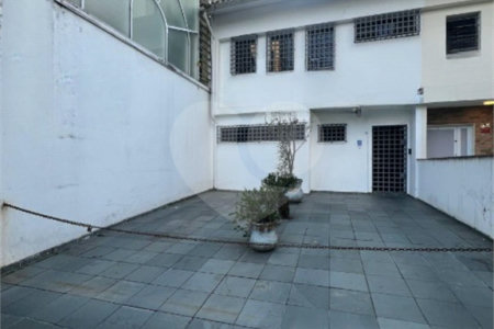 Sobrado à venda ou para alugar com 2 suítes em Itaim Bibi, São Paulo, SP