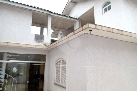 Sobrado à venda com 3 quartos, sendo 2 suítes, em Vila Rea, Poá, SP