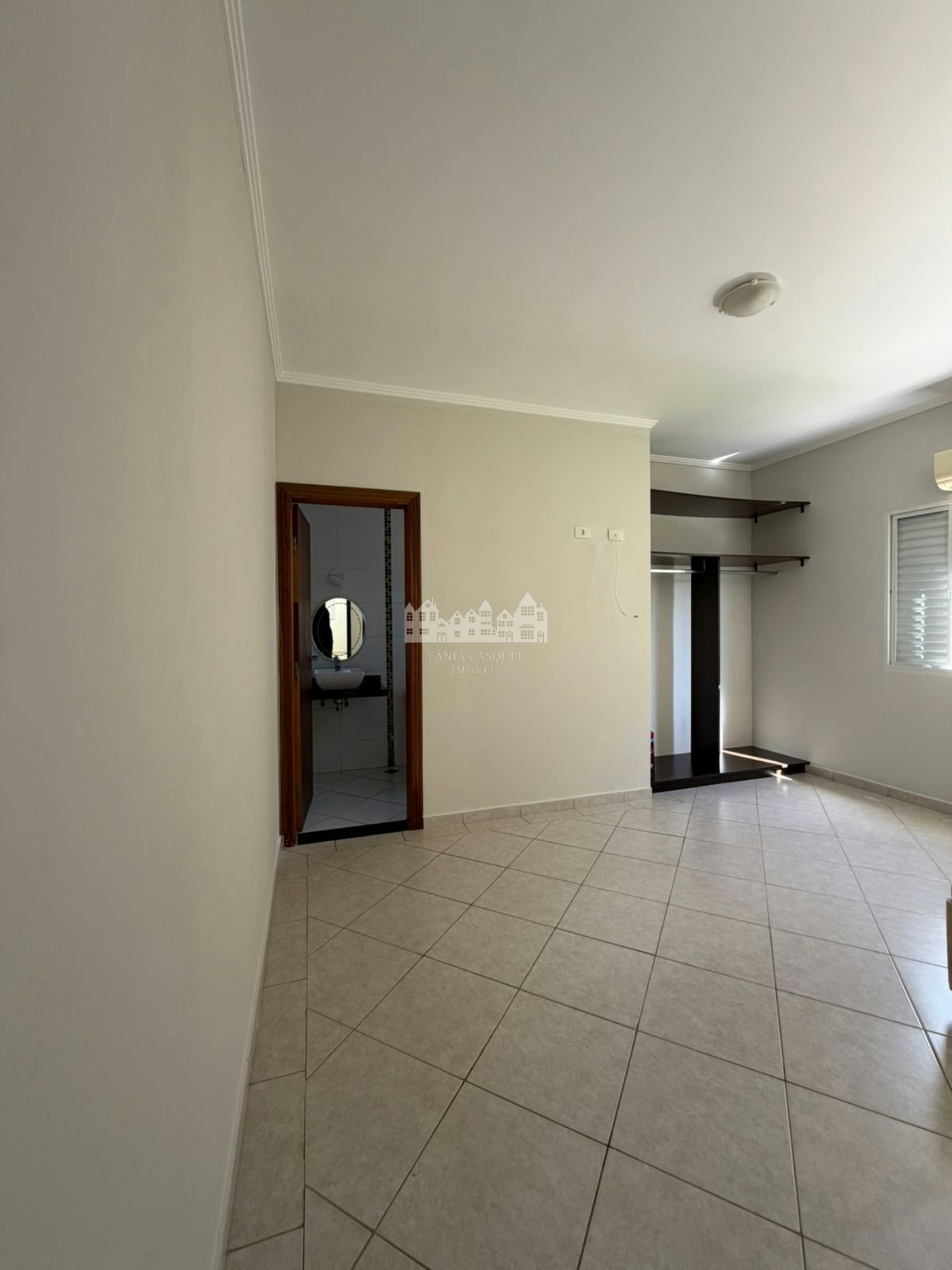 Casa à venda com 3 quartos, sendo 1 suíte, no condomínio Bella Vita, Atibaia - SP