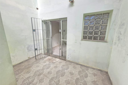 Sobrado à venda com 3 quartos em Jardim Ivana, São Paulo, SP