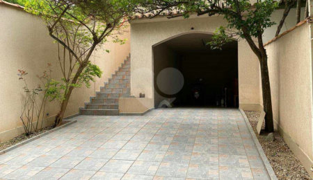 Sobrado à venda com 3 quartos, sendo 1 suíte,  em Jardim Londrina, São Paulo, SP