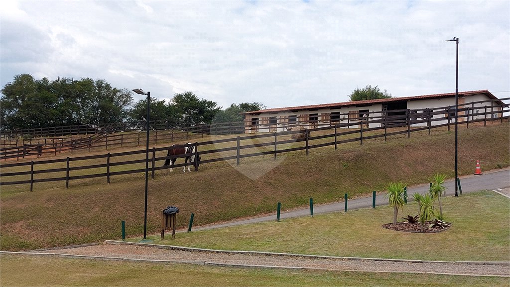 Casa à venda com 4 suítes no condomínio Figueira Garden, Atibaia - SP