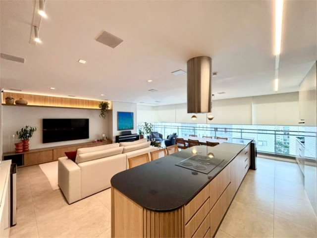 Apartamento à venda com 3 suítes em Moema, São Paulo, SP