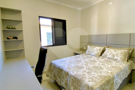 Casa à venda com 3 quartos, sendo 2 suítes, no condomínio Residencial Marchant Buarque, Atibaia - SP