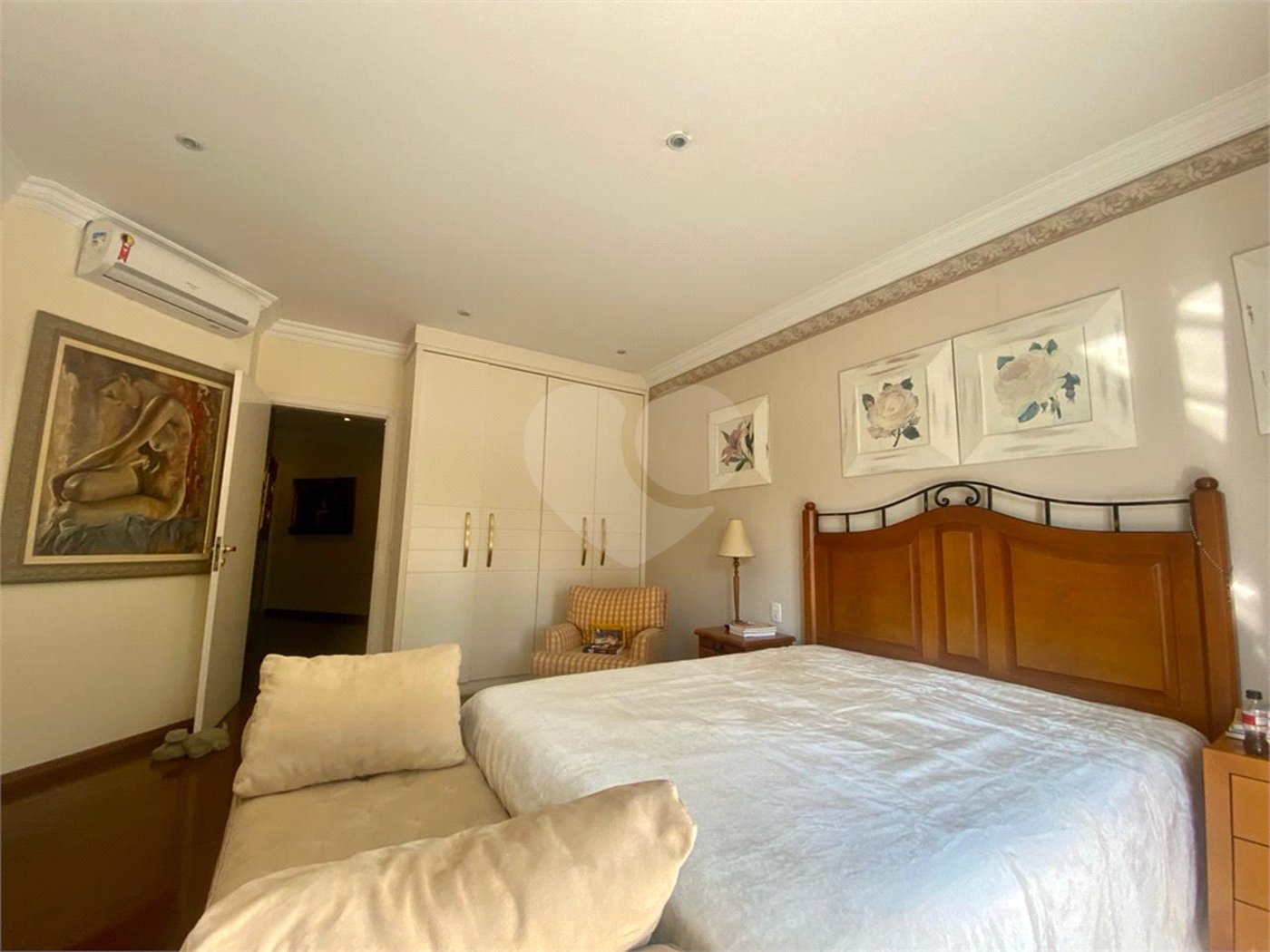 Casa à venda com 4 quartos, sendo 3 suítes, em Jardim Maia, Guarulhos, SP