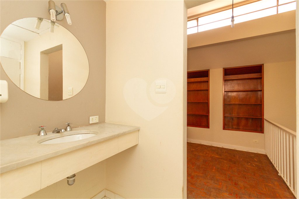 Sobrado à venda com 3 quartos, sendo 1 suíte, em Vila Olímpia, São Paulo, SP