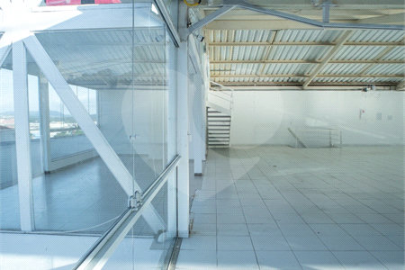 Lindo Salão Comercial para locação com 924m2 no Centro de Atibaia