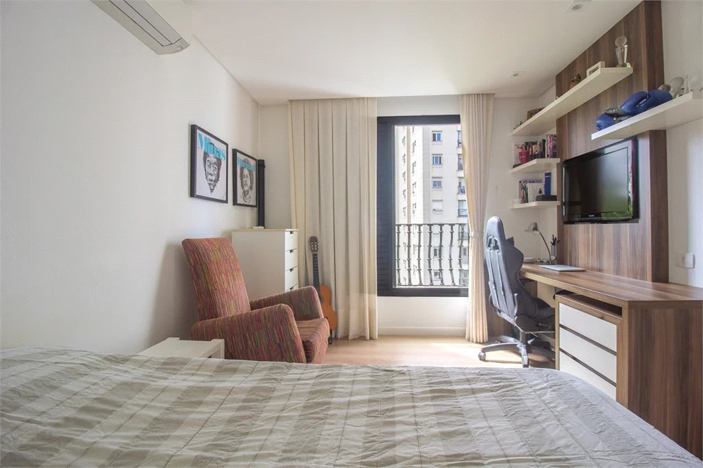Apartamento à venda com 4 quartos, sendo 2 suítes,  em Jardim Parque Morumbi, São Paulo, SP