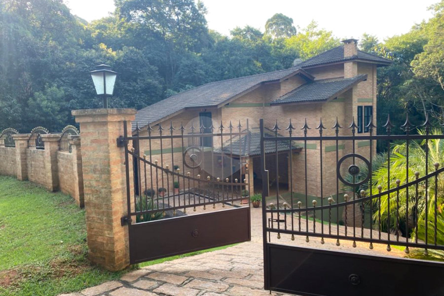 Casa à venda com 2 suítes no condomínio Residencial Cantareira, Mairiporã - SP