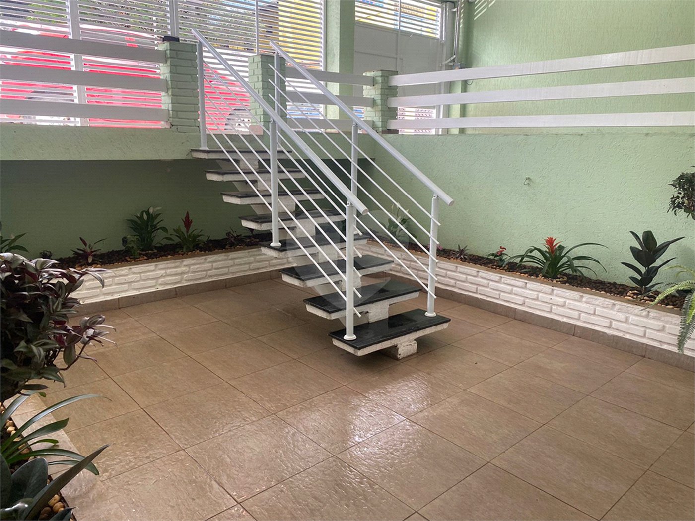 Casa à venda com 3 suítes em Vila Oceania, Poá, SP