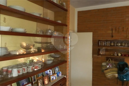 Casa à venda ou para alugar com 4 quartos, sendo 1 suíte, no Centro, Vinhedo, SP