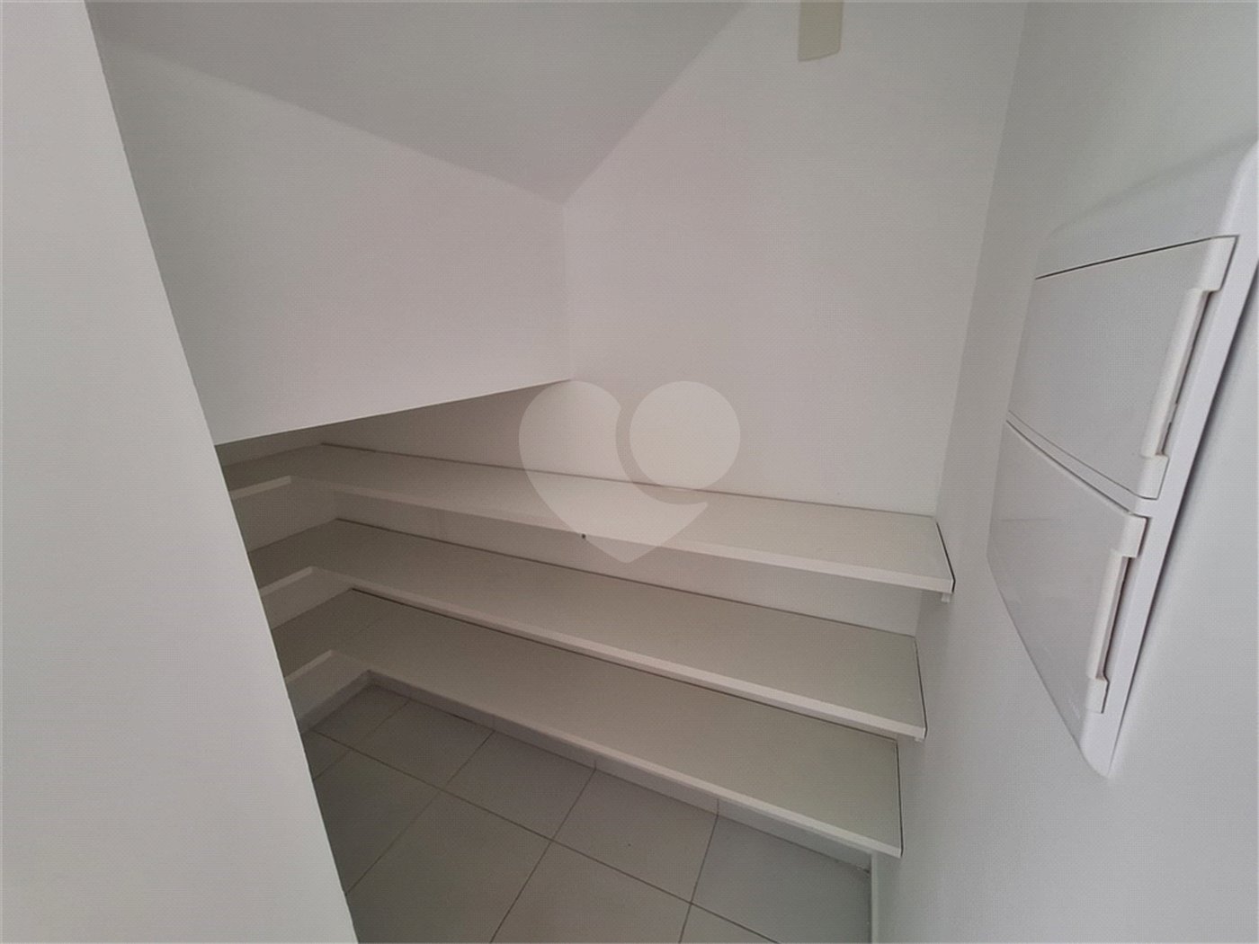 Casa à venda com 3 quartos, sendo 1 suíte, no condomínio Villagio Montalcino, Vinhedo - SP