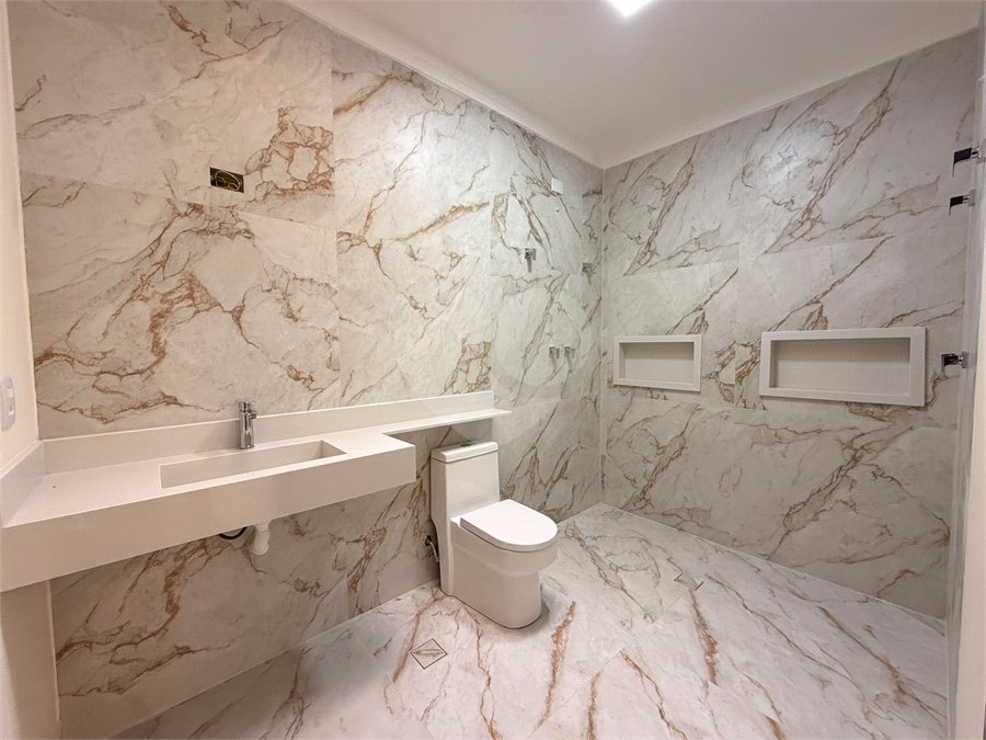 Casa à venda com 5 quartos, sendo 4 suítes, em Vila Rosália, Guarulhos, SP