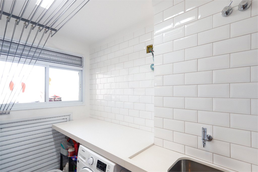 Apartamento à venda com 3 quartos, sendo 1 suíte,  em Vila Anastácio, São Paulo, SP