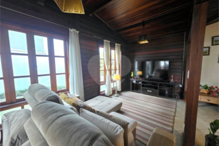 Casa à venda com 3 quartos, sendo 1 suíte, no condomínio Estância Marambaia, Vinhedo - SP