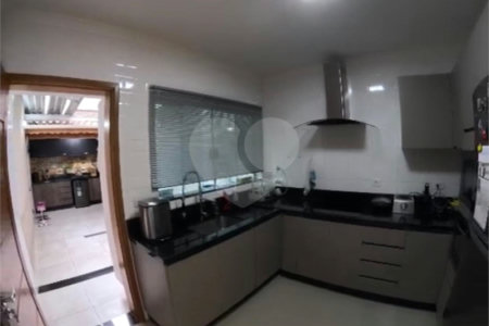 Sobrado à venda com 3 quartos, sendo 1 suíte, em Vila Lúcia, São Paulo, SP