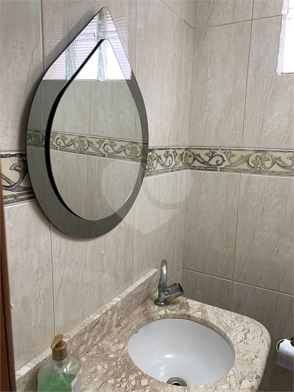 Casa à venda com 3 quartos, sendo 2 suítes,  no condomínio Residencial Jardins, São Bernardo do Campo - SP