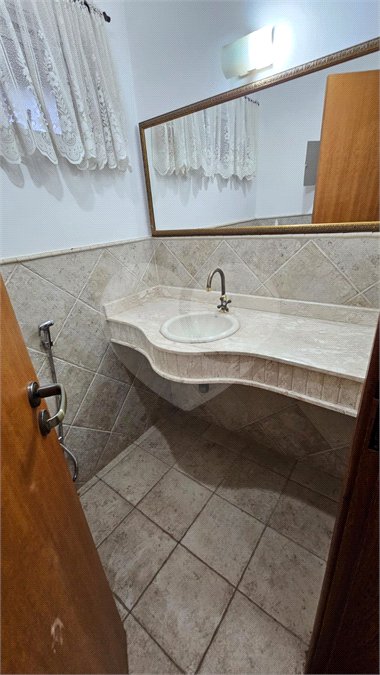 Casa para alugar com 4 quartos, sendo 2 suítes, no condomínio Portal de Itaici, Indaiatuba - SP