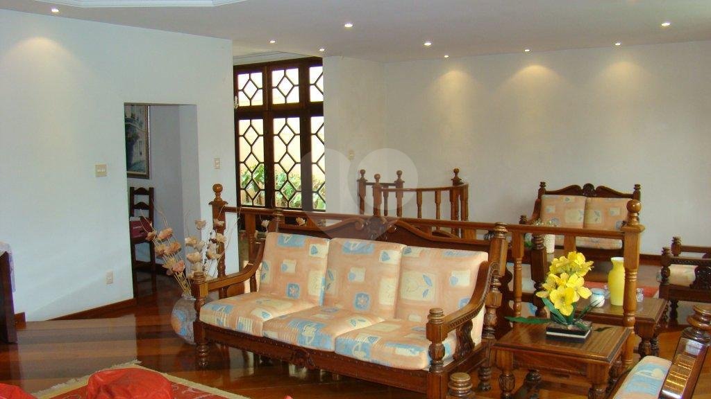 Sobrado à venda com 4 quartos, sendo 2 suítes,  em Alto da Boa Vista, São Paulo, SP