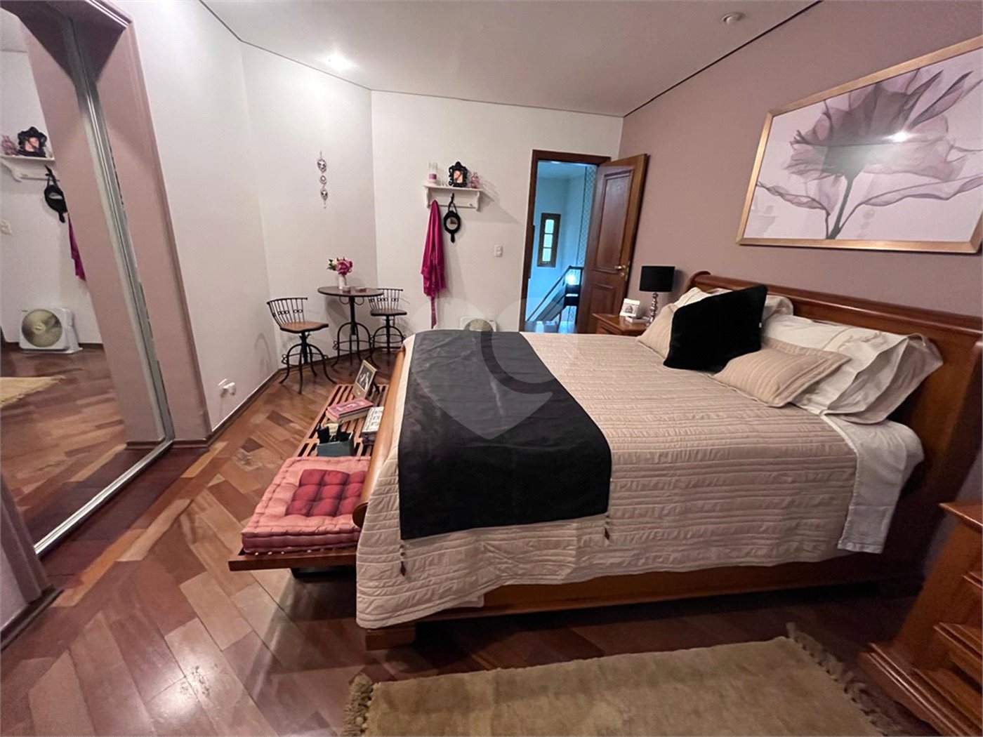 Casa à venda com 4 quartos, sendo 2 suítes, no condomínio Jornalista Américo Ariza, São Paulo - SP