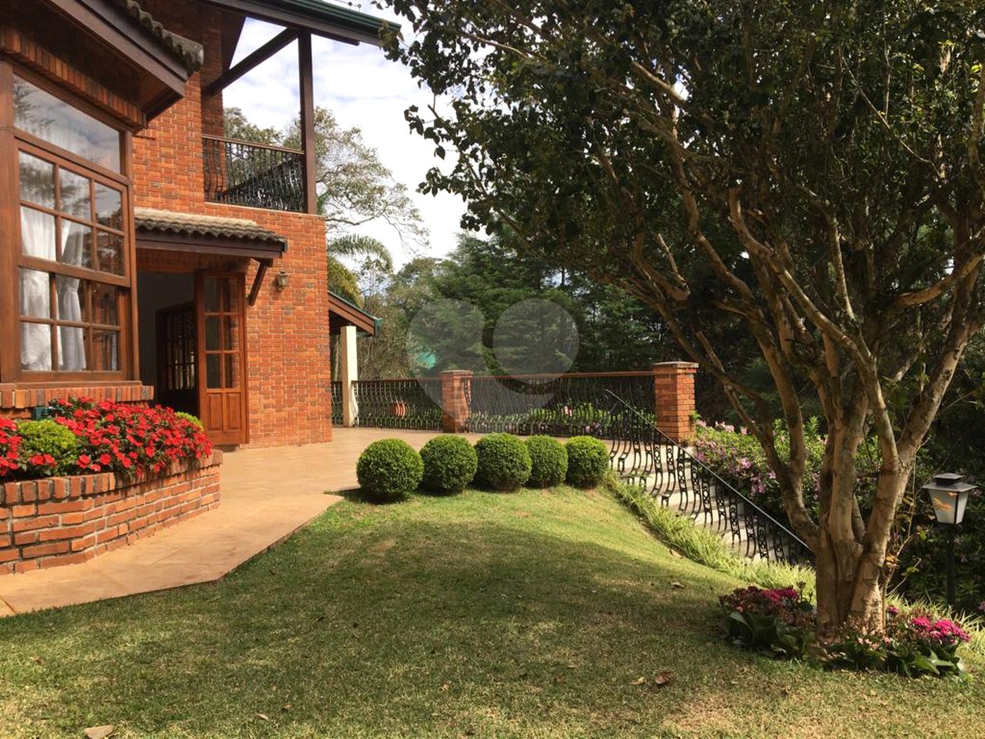 Casa à venda com 5 quartos, sendo 4 suítes,  no condomínio Cantareira, Mairiporã - SP
