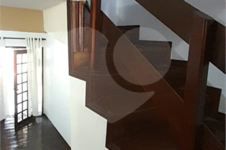 Sobrado à venda com 3 quartos, sendo 1 suíte,  em Vila Lavínia, Mogi das Cruzes, SP