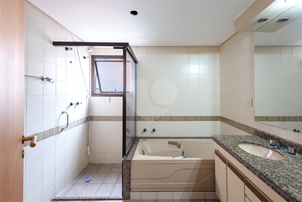 Apartamento à venda com 4 quartos, sendo 3 suítes,  em Jardim Monte Kemel, São Paulo, SP