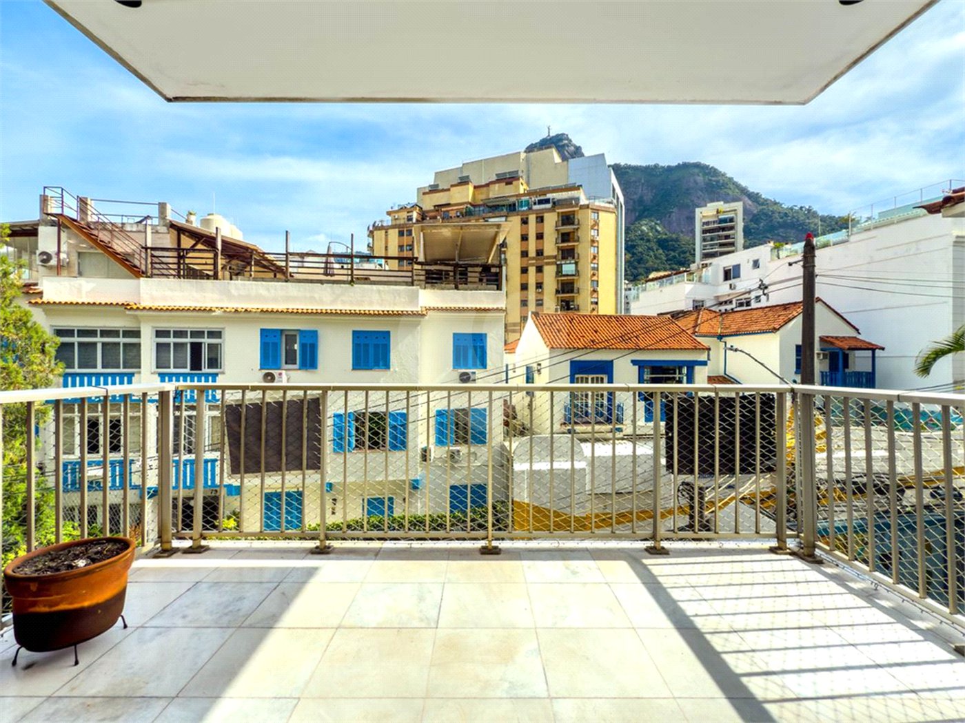 Apartamento à venda com 3 quartos, sendo 1 suíte,  em Lagoa, Rio de Janeiro, RJ