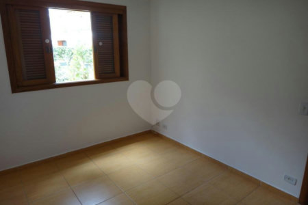 Casa à venda ou para alugar com 4 quartos, sendo 2 suítes, no condomínio Vila Hípica, São Paulo - SP