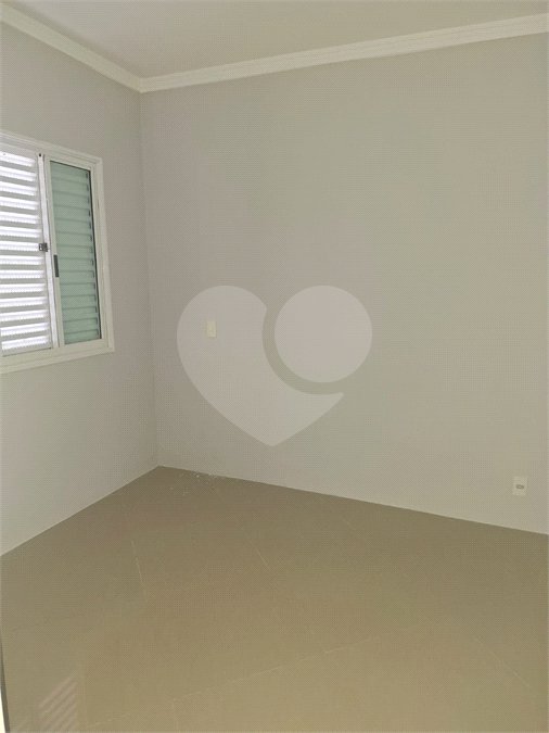Apartamento à venda com 3 quartos, sendo 1 suíte,  em Vila São Sebastião, Mogi das Cruzes, SP