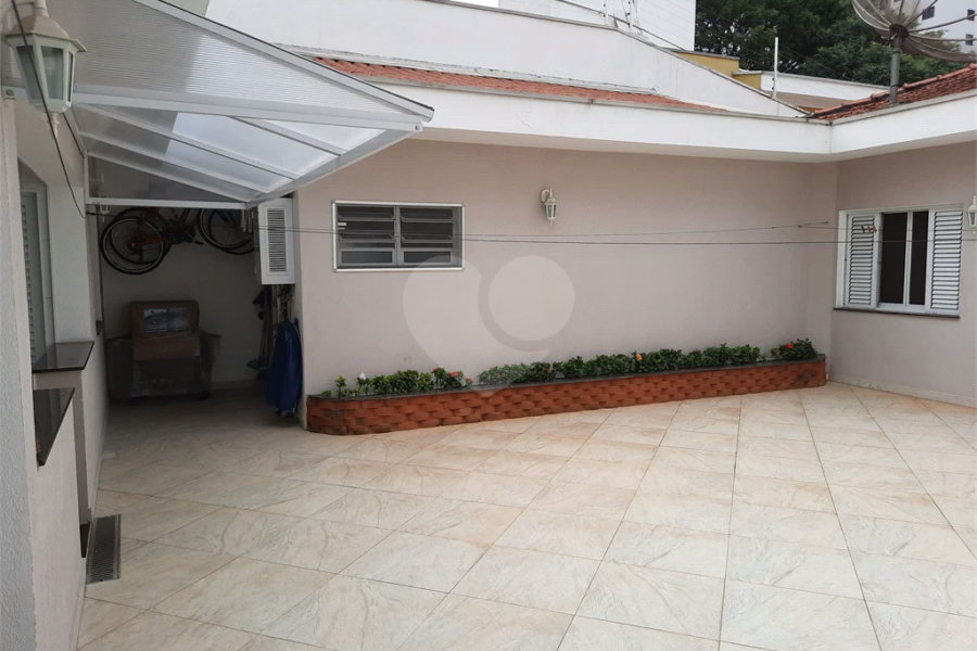 casa térrea na Vila Romana, 07 vagas de garagem, 4 quartos,, sendo 1 suíte amplo quintal.