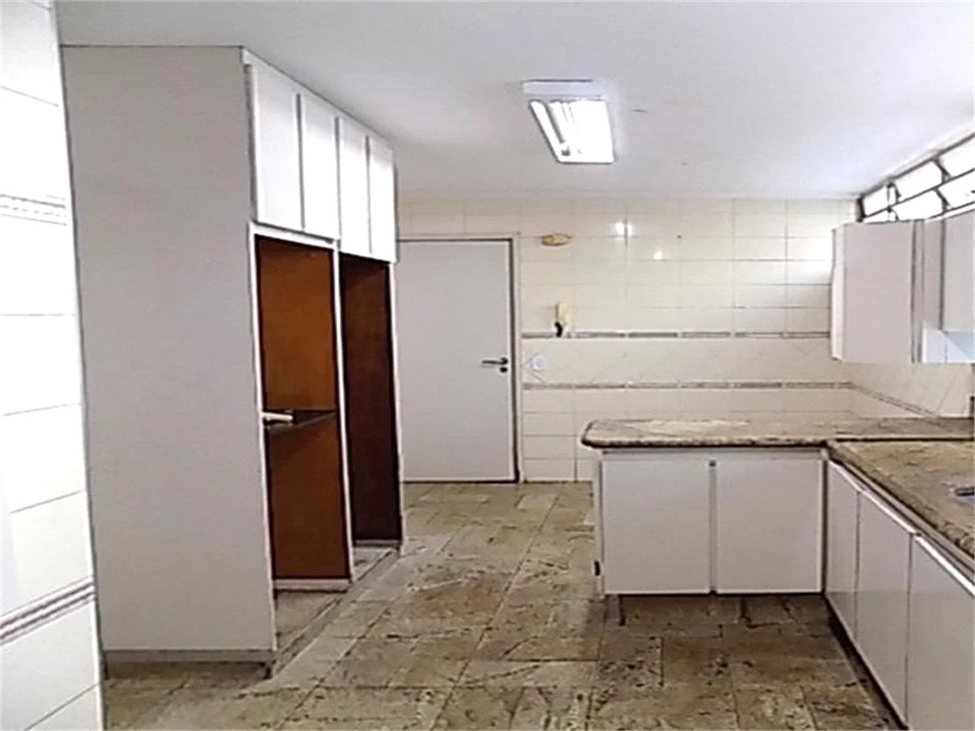 Sobrado à venda com 4 quartos, sendo 1 suíte, em Pinheiros, São Paulo, SP