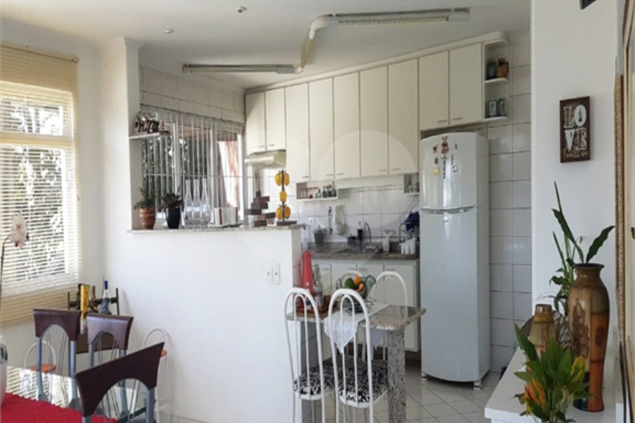Casa à venda com 4 quartos, sendo 2 suítes, no condomínio Ibiratiba, São Paulo - SP