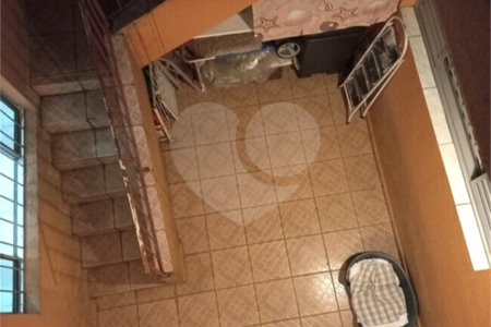 Sobrado à venda com 2 quartos em Jardim Santa Emília, São Paulo, SP