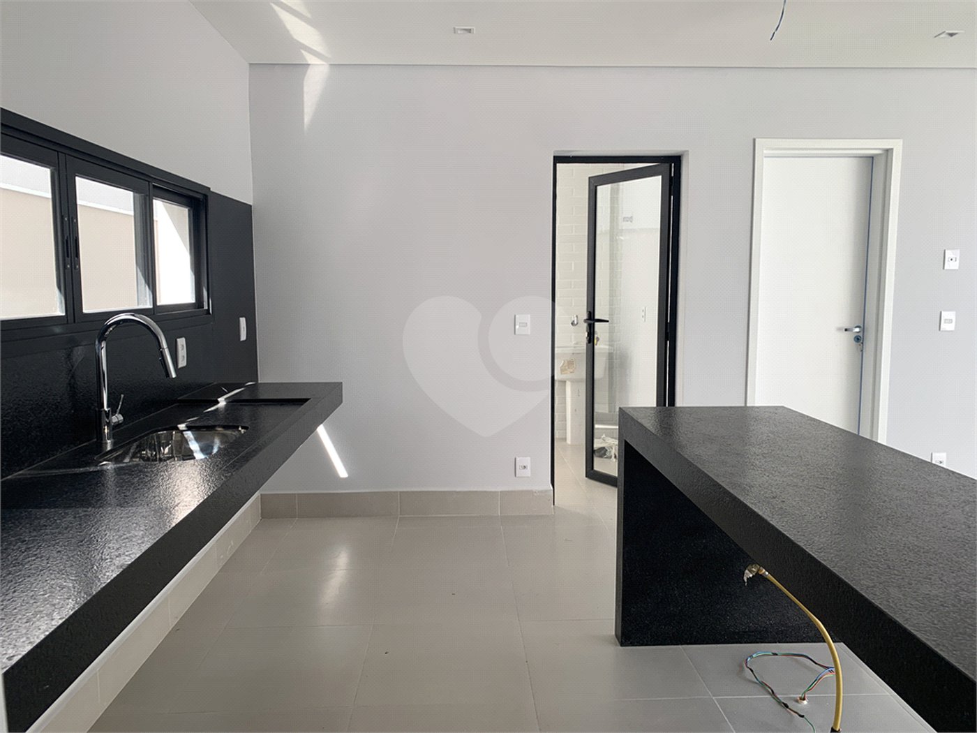 Casa à venda ou para alugar com 4 quartos, sendo 3 suítes, no condomínio Alphaville Nova Esplanada 1, Votorantim - SP