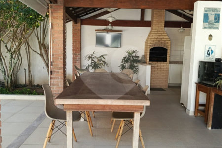Casa à venda com 9 quartos, sendo 8 suítes, no condomínio Village Elisabete, Rio de Janeiro - RJ