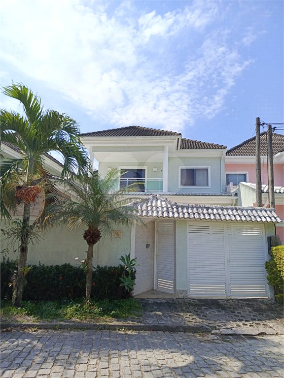 Casa à venda com 4 quartos, sendo 1 suíte, no condomínio Atlantico Sul, Rio de Janeiro - RJ