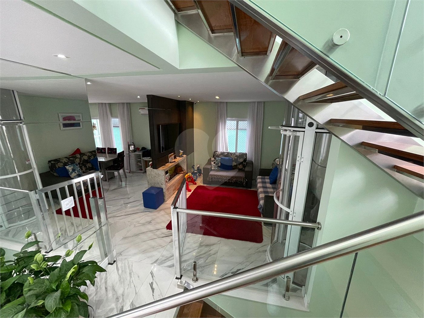 Casa à venda com 1 quarto, sendo 3 suítes, no condomínio Aruã Brisas I, Mogi das Cruzes - SP