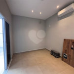 Casa à venda com 2 quartos, sendo 1 suíte, no condomínio Terras de São Francisco, Sorocaba - SP