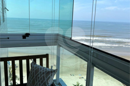 Apartamento à venda com 2 quartos, sendo 1 suíte, no Centro, Mongaguá, SP