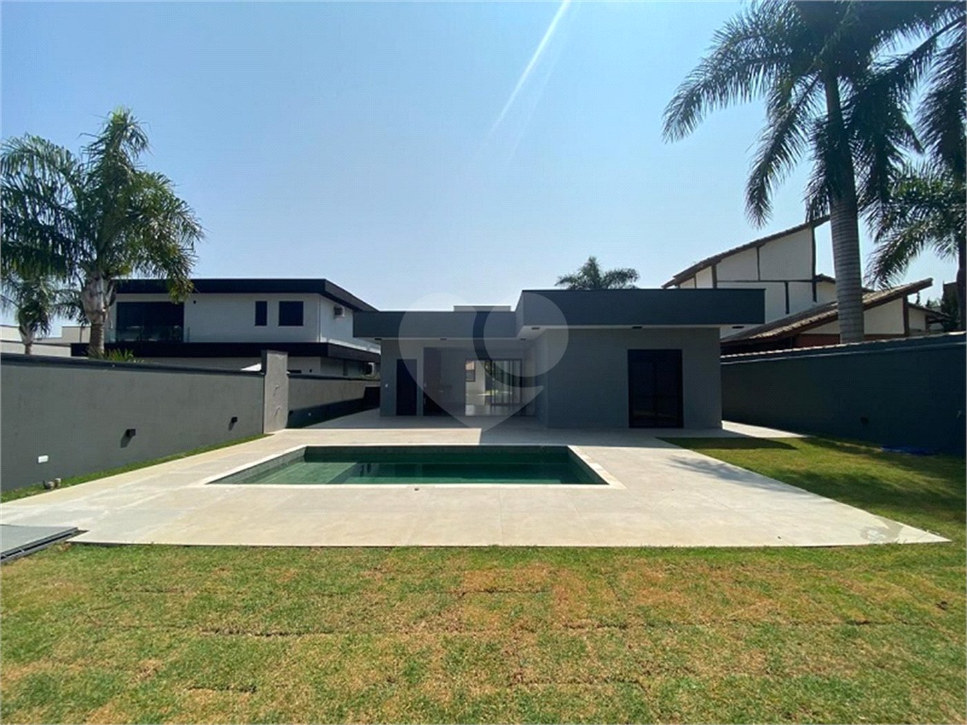 Casa à venda com 3 suítes no condomínio Shambala II, Atibaia - SP