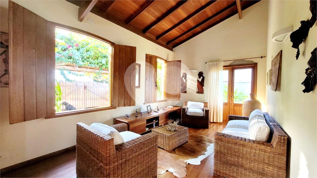 Casa à venda com 3 suítes no Centro, Santa Cruz Cabrália, BA